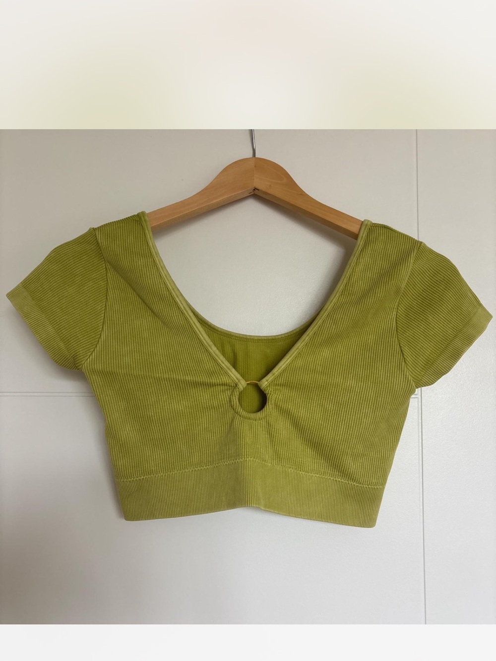 🫒Ribbed Ring-Front Crop Top🫒